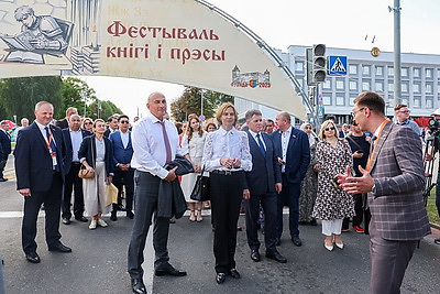 День белорусской письменности. В Лиде прошло открытие новой скульптуры, памятное гашение марки, презентации