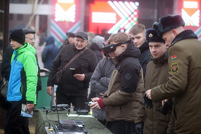 Командующий войсками ЗОК на \"Марафоне единства\": люди интересуются армией