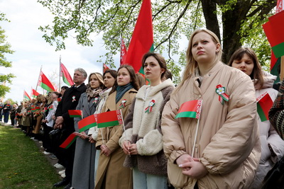 Памятный знак жертвам геноцида белорусского народа \"Древо жизни\" открыли в Витебске