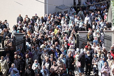 \"Место, где отдыхают душой\". Явление Жировичской иконы Божией Матери празднуют православные верующие