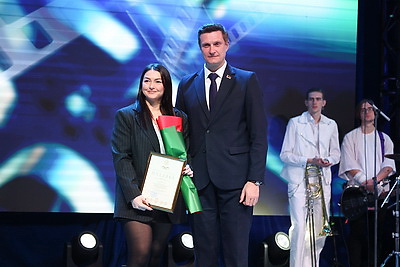 \"Любить кино по-белорусски\". В Минске состоялся театрализованный концерт ко Дню белорусского кино