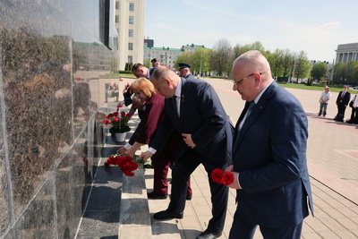 Церемония возложения цветов к памятнику Ленина состоялась в Могилеве