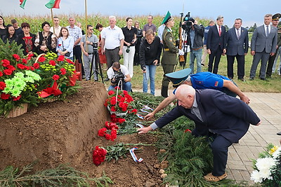 Останки 25 воинов Первой мировой войны захоронили в братской могиле в Гродненском районе