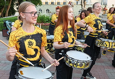 Праздничная атмосфера на улицах фестивального Витебска