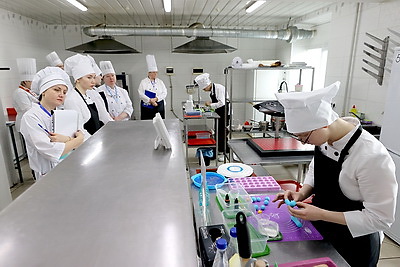 Конкурс профмастерства по компетенции \"Кондитерское искусство\" проходит в Витебске