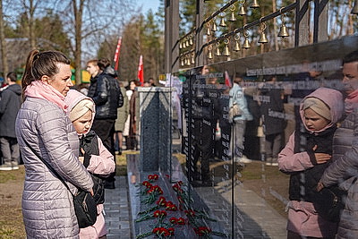 \"Наша святая обязанность - помнить\". В Борках прошел митинг-реквием в память о сожженных деревнях