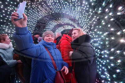 В танце и с зажигательными песнями минчане встретили первый день нового года