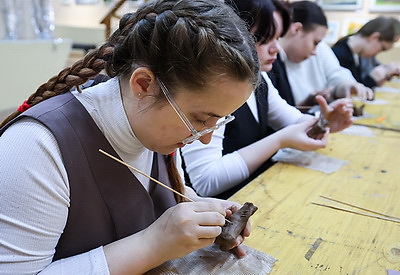 Символы 2026 года изготавливают витебские керамисты