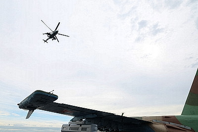 На учении \"Запад-2025\" военные самолеты посадили на автомобильную дорогу