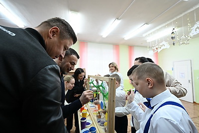 Подарки от большой олимпийской семьи вручили особенным детям из Светлогорска