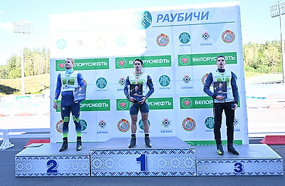 Заключительные гонки чемпионата Беларуси по летнему биатлону проходят в \"Раубичах\"