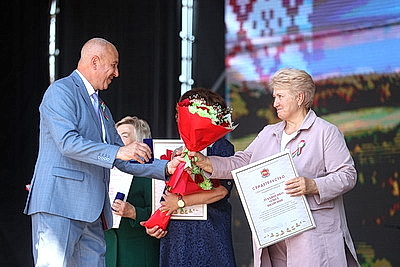 Более 2 тыс. человек прошли по центру Гродно в \"Шествии поколений\"