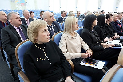 Перспективы и точки роста. Сергеенко принял участие в заседании Чашникского райисполкома