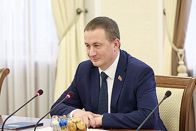 В правительстве состоялась встреча с генеральным директором российской госкорпорации \"Росатом\"