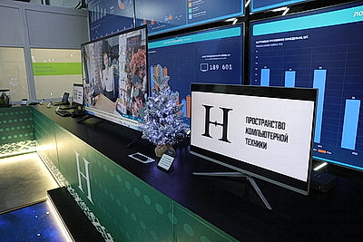 Лукашенко на \"Горизонте\" дал официальный старт массовому роботизированному производству телевизоров с ИИ