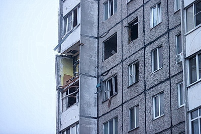 Спасатели работают на месте взрыва газа в Гомеле