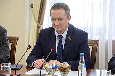В правительстве состоялась встреча с первым заместителем министра экономики и финансов Узбекистана