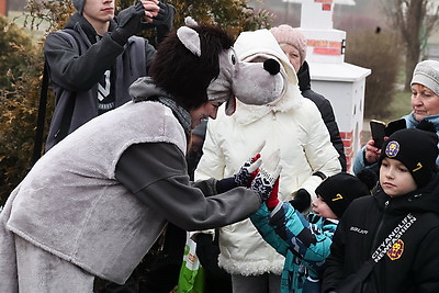 Новогодний автопарад и открытие резиденции Деда Мороза. В Могилеве дали старт праздничным мероприятиям