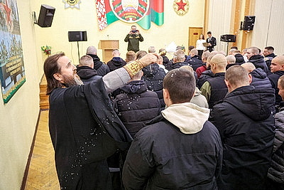 Отправка призывников на срочную военную службу началась в Беларуси