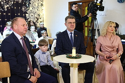 В Минске с наступающим Новым годом поздравили воспитанников детского дома № 7