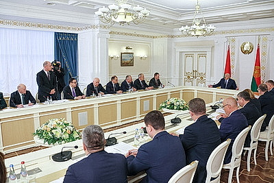 Лукашенко провел совещание с руководством Совета Министров
