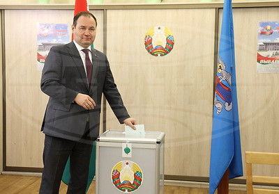 Головченко досрочно проголосовал на выборах Президента