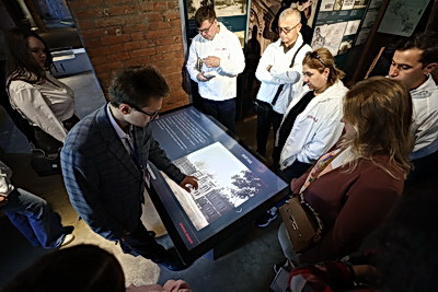 \"Мурашки бежали по телу\". Участники медиатура \"Дорогами Победы\" посетили Брестскую крепость