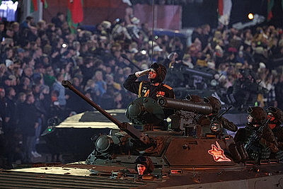 Военный парад по случаю 80-летия Победы прошел у стелы \"Минск - город-герой\"
