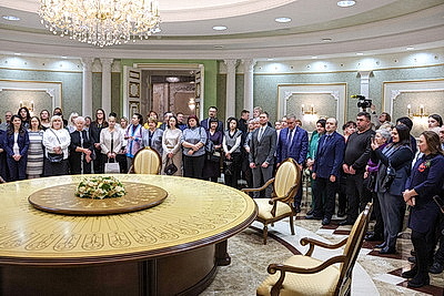 \"Красота и строгость, тепло и уют\". Масштаб и интерьеры Дворца Независимости впечатлили новых гостей