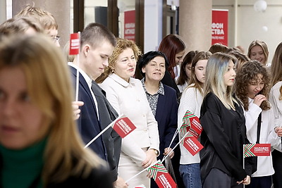 Истории предприятий и судьбы людей. Уникальная выставка подарков Президенту открылась в Солигорске