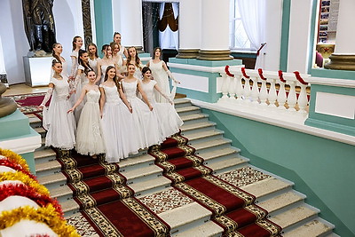 В Минском суворовском военном училище состоялся новогодний бал