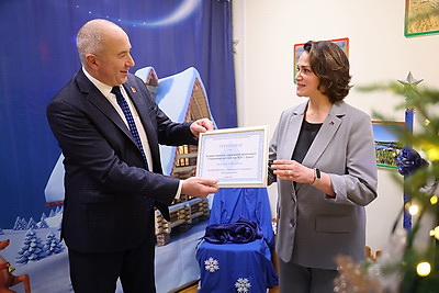 \"Такие встречи дарят радость и детям, и взрослым\". Караев поздравил воспитанников детсада в Гродно