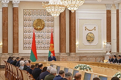 О смыслах Дня народного единства. Лукашенко проводит большую встречу с идеологическим активом и экспертами