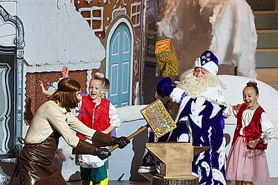 Лукашенко: страна всегда сильна традициями, одна из них в Беларуси - новогодние поздравления детей