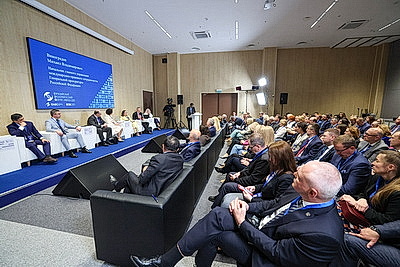 ЕЭФ: деловая программа форума продолжается