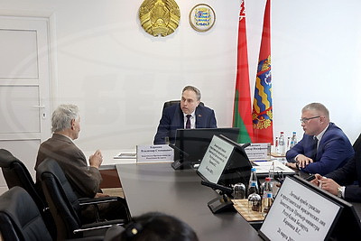 Караник провел прием граждан в Пуховичском районе