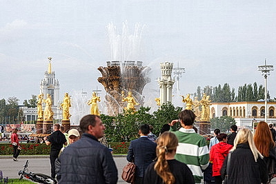 От БЕЛАЗа до партизанской медали. Что представлено в белорусском павильоне на ВДНХ
