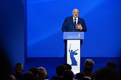 Лукашенко и Путин приняли участие в союзном форуме \"Великое наследие - общее будущее\" в Волгограде
