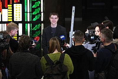 \"Мы сделали все возможное, чтобы удивить\". Режиссер \"Переломного момента\" о дошлифовке фильма