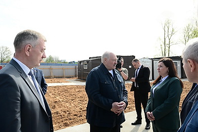 Лукашенко во время рабочей поездки посетил объекты АПК в Шклове