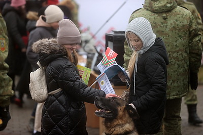 Командующий войсками ЗОК на \"Марафоне единства\": люди интересуются армией