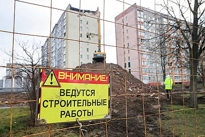 В Гомеле приступили к демонтажу верхних этажей пострадавшей при ЧС секции высотки