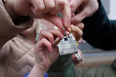 Спасатели и ветераны МЧС получили ключи от новых квартир в Минске