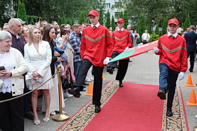 Первый звонок прозвучал для 100 первоклассников витебской гимназии №8