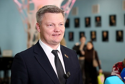 Юбилей Василия Раинчика встретили в Молодежном театре эстрады