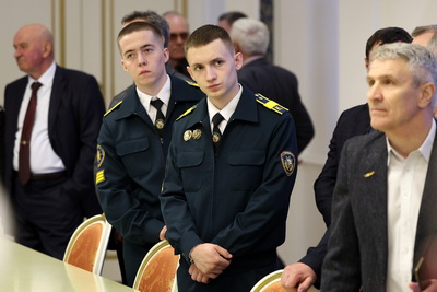 Сотрудники органов МЧС посетили с экскурсией Дворец Независимости