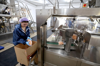 До 95% продукции на экспорт. Как в Бешенковичах работает белорусско-китайская кондитерская фабрика