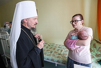 Митрополит Вениамин пообщался с пациентами РНПЦ детской хирургии