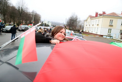 Сотни машин собрали патриотические автопробеги в регионах Беларуси