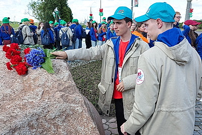 С \"Вальсом Победы\" и оркестром встретили участников \"Поезда Памяти\" в Могилеве